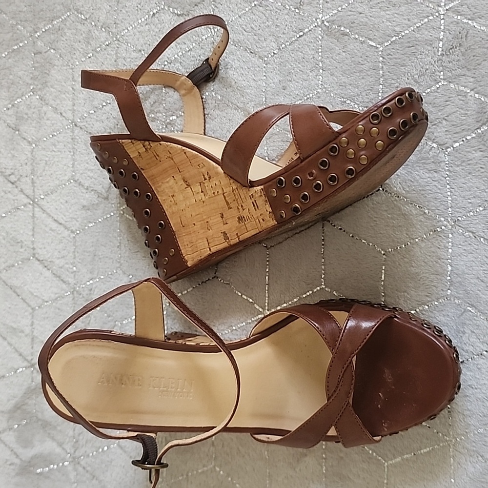 ANNE KLEIN | Brown Studded Platform Sandals